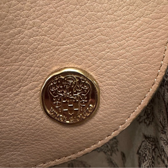 Women Vince Camuto Elegant Tan Leather Shoulder Bag - Picture 6 of 10